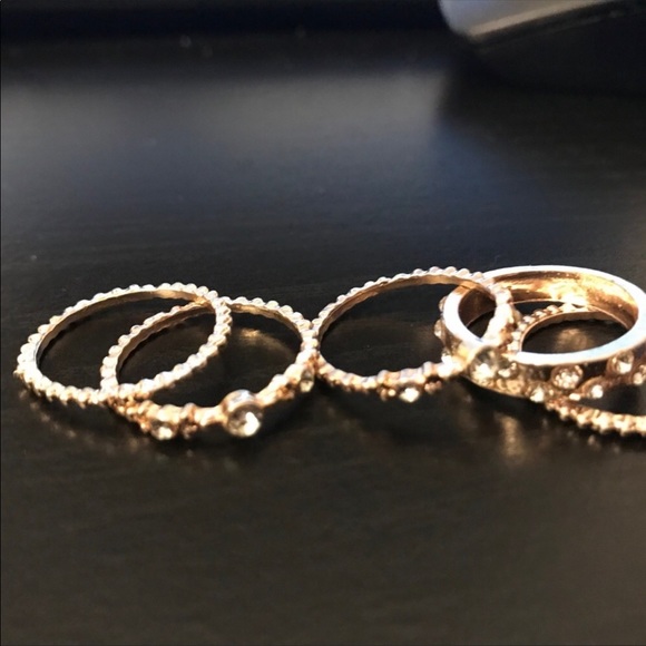 NWOT Rose gold & crystal ring set - Picture 3 of 4